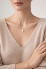 18k Gold Van Clover Pendant Necklace