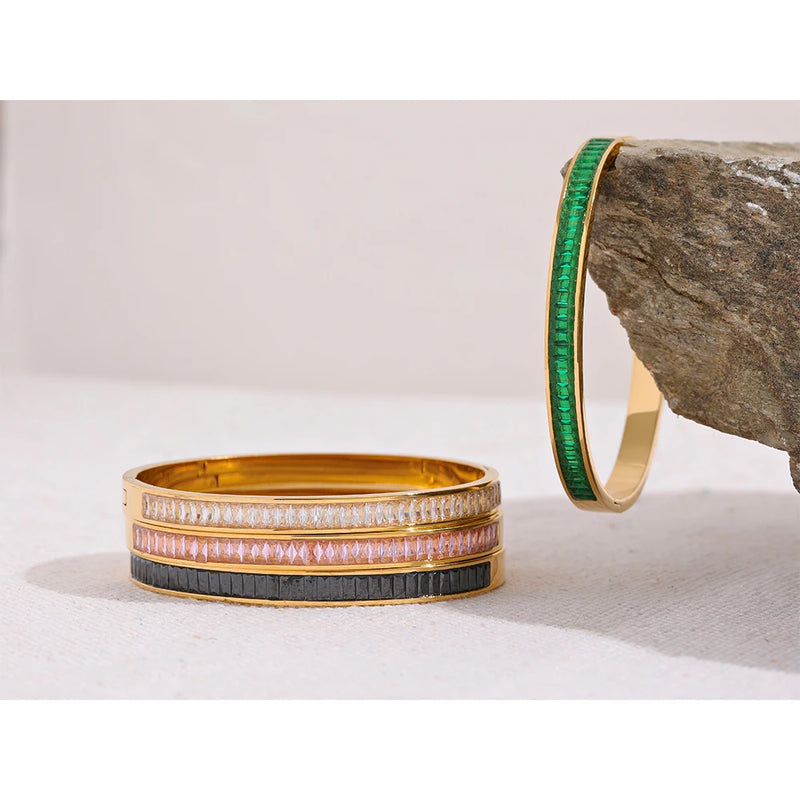 18k Gold Glow Diamond White Bangle