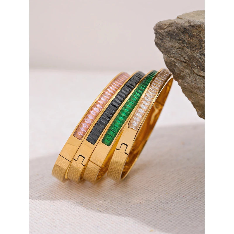 18k Gold Glow Diamond White Bangle