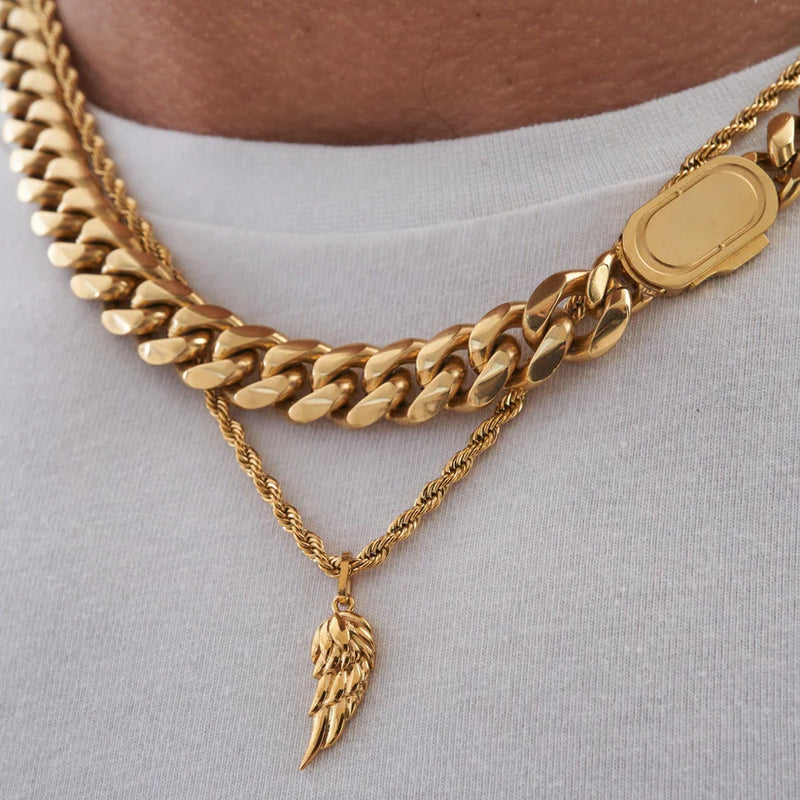 18k Gold Wing Pendant Necklace