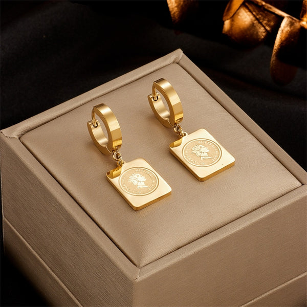 18k Gold Queen Earrings