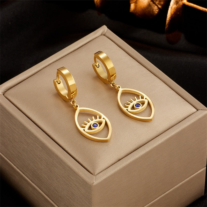18k gold Sapphire Diamond Eye Earrings